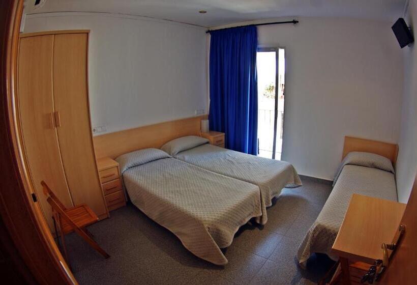 Standard 3 Pers. Værelse m. Balkon, Hostal L'alba