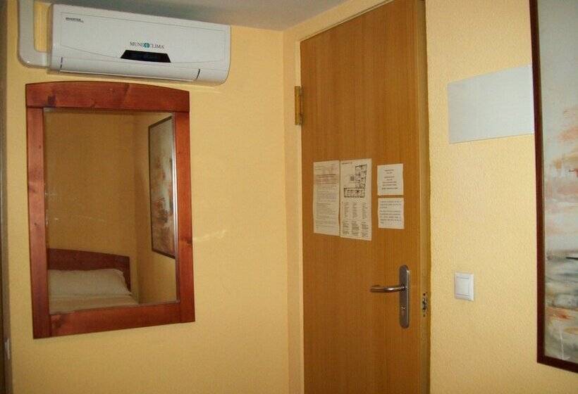 اتاق استاندارد, Hostal Restaurante Puerta Del Alcazar