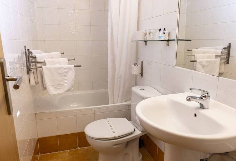 اتاق استاندارد چهار تخته, Hostal Restaurante Puerta Del Alcazar
