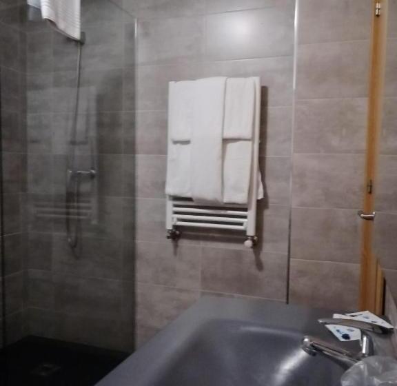 이코노이 4인룸, Hostal Mara