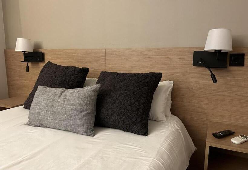 스탠다드 트리플 룸, Hostal Restaurant Roma