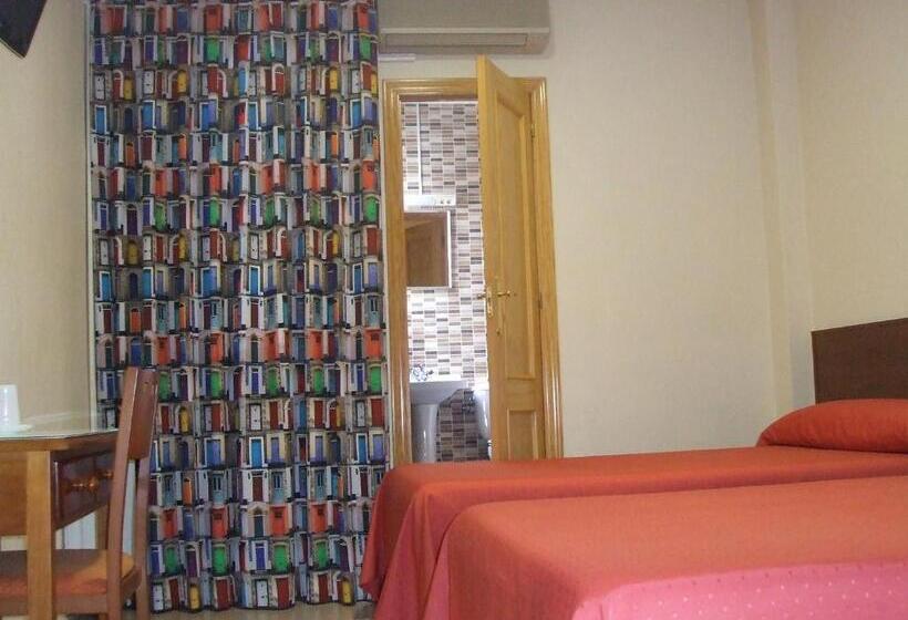 Номер Стандарт Трехместный, Hostal Casa Juan