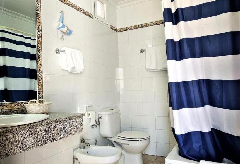이코노이 4인룸, Hostal Enriqueta