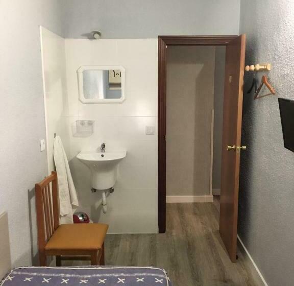 اتاق استاندارد یک تخته با سرویس بهداشتی مشترک, Hostal Rosales