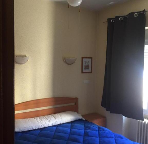 اتاق استاندارد, Hostal Rosales