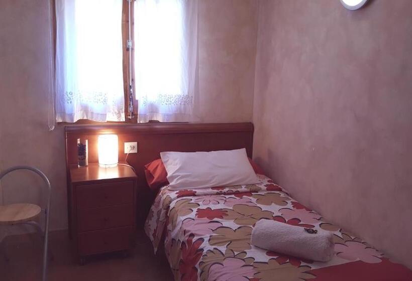 スタンダードシングルルーム, Hostal La Cuineta De Cal Triuet