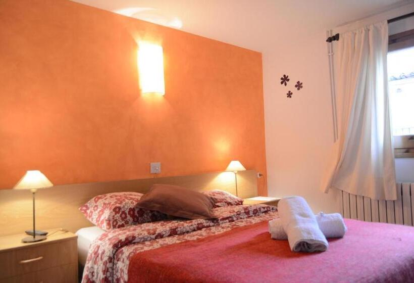 スタンダードルーム, Hostal La Cuineta De Cal Triuet