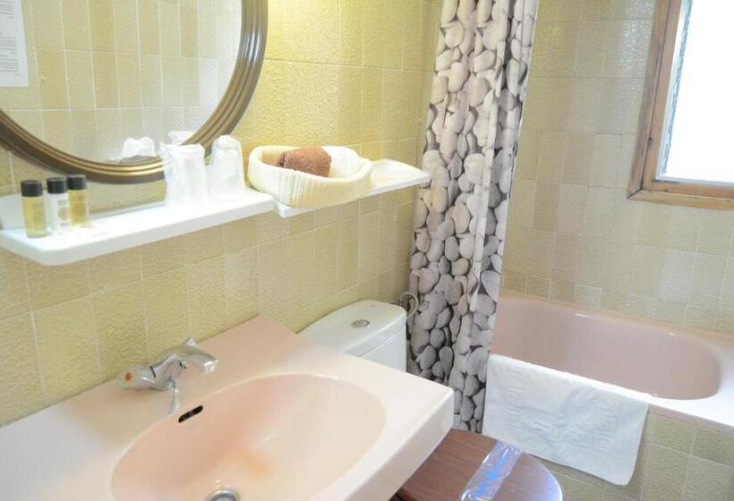 Номер Стандарт Трехместный, Hostal La Cuineta De Cal Triuet