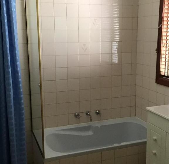 패밀리 스위트, Travellers Rest Motel