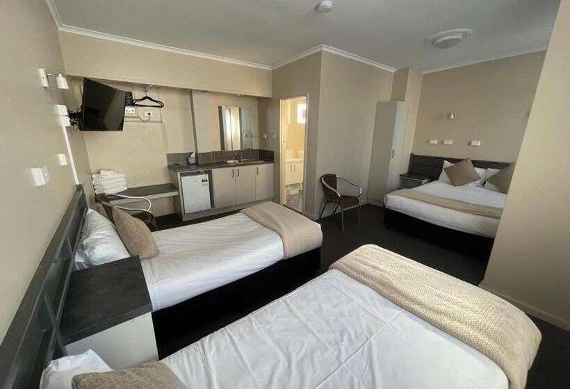 패밀리 룸, Astor Hotel Motel