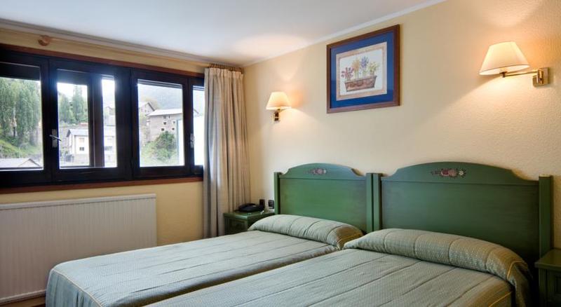 Habitación Triple Estándar, Rutllan & Spa