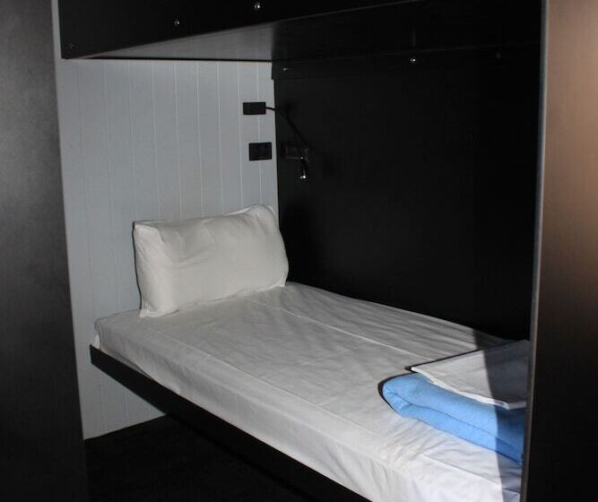 Кровать в Общей Комнате, Bunk Surfers Paradise International Backpacker Hostel