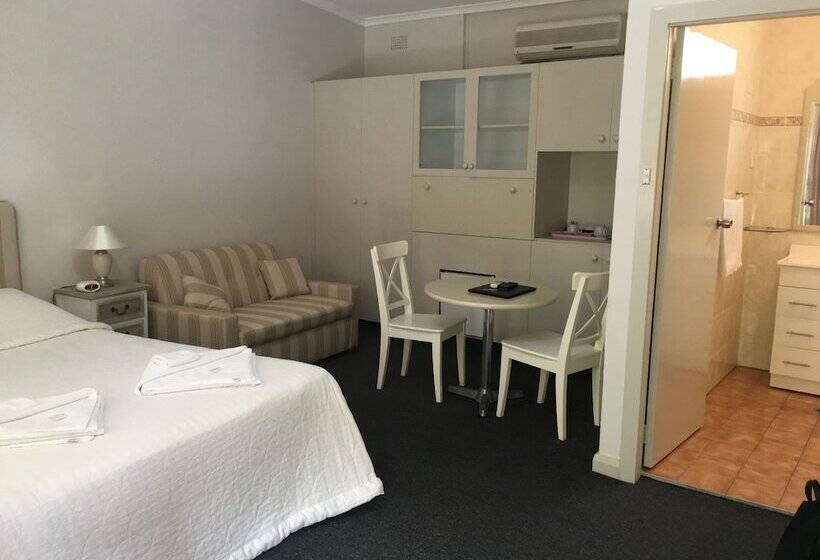 Номер Deluxe, Town And Country Motel