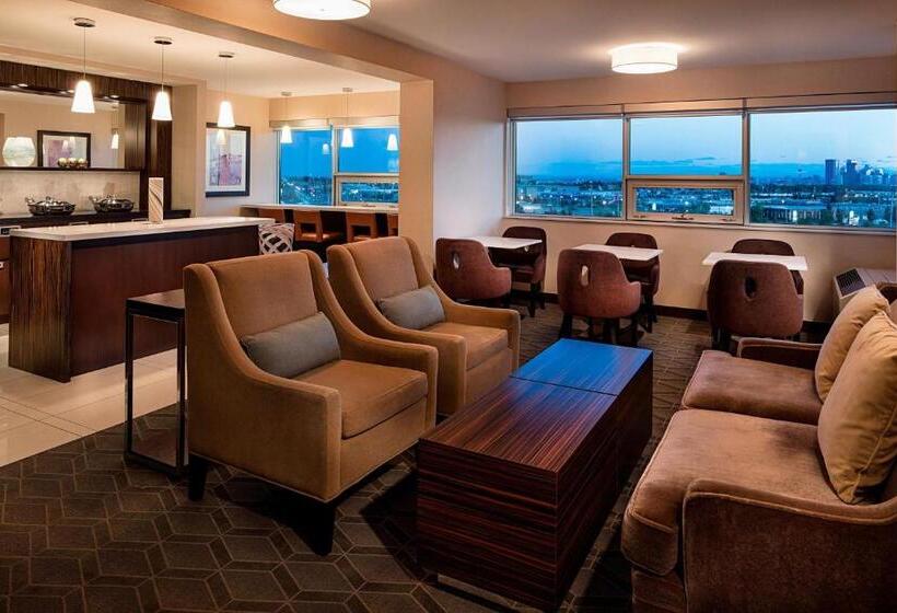 キングサイズベッドのクラブルーム, Sheraton Cavalier Calgary