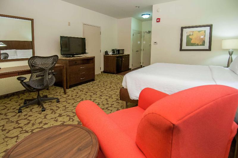 キングサイズベッドのスタンダードルーム, Delta Hotels By Marriott London Armouries
