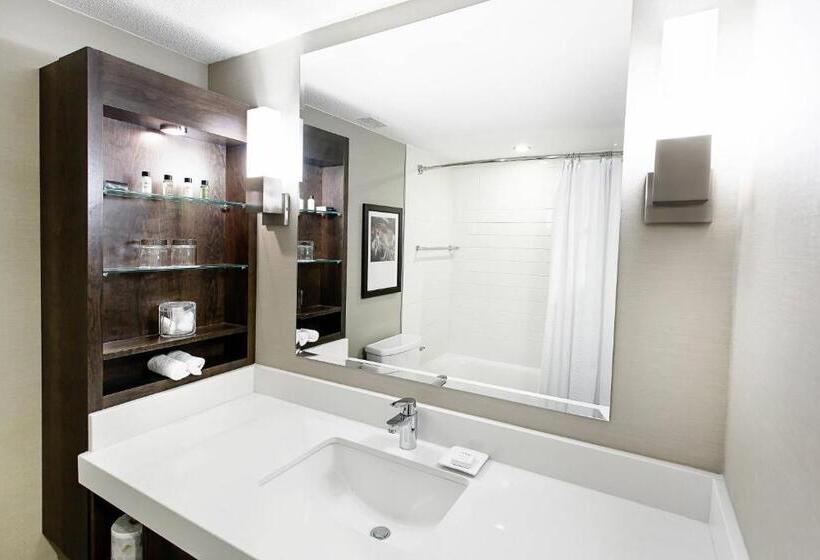 اتاق استاندارد, Delta Hotels By Marriott Quebec