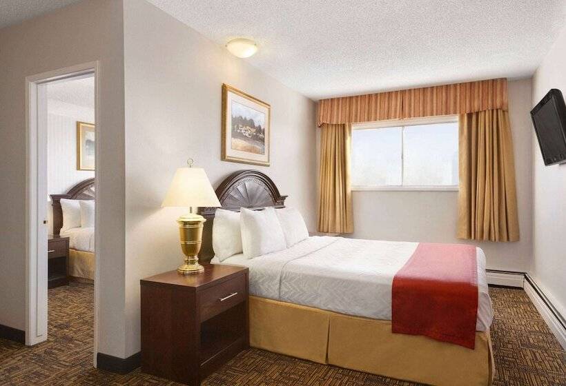 Люкс, Travelodge By Wyndham North Battleford