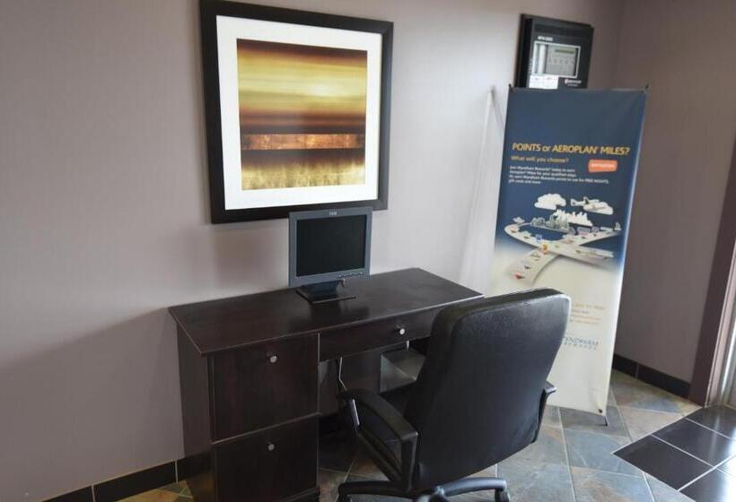 Номер Deluxe, Travelodge By Wyndham North Battleford