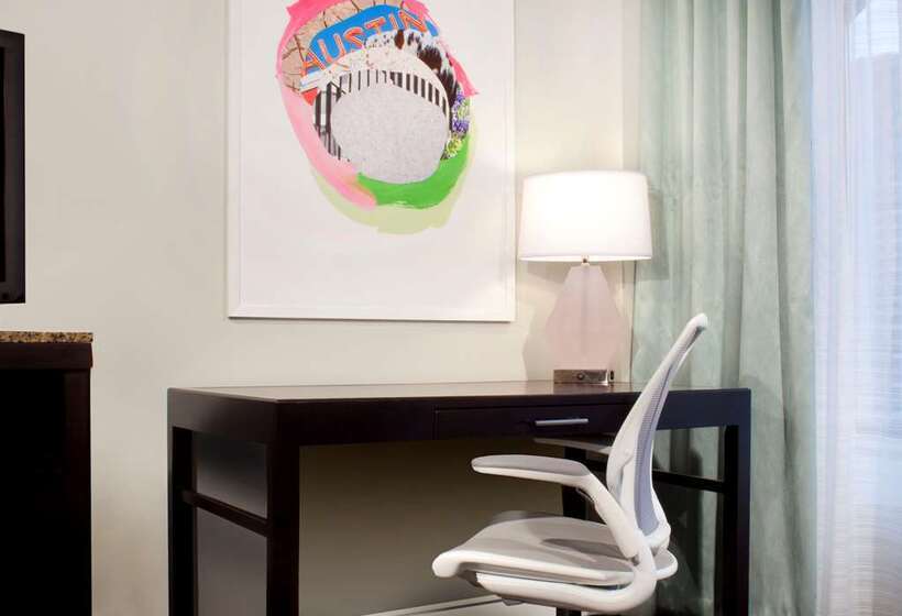 キングサイズベッドのスタンダードルーム, Vogue Hotel Montreal Downtown, Curio Collection By Hilton