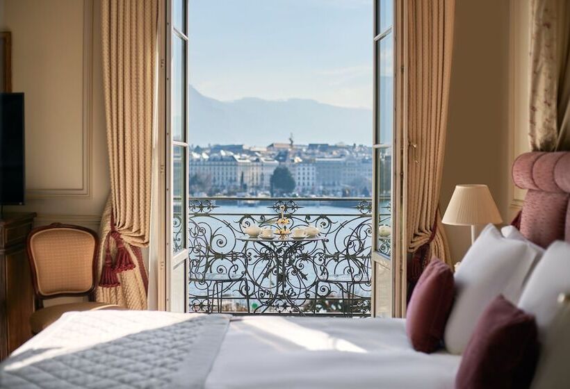 سوییت جونیور با چشم‌انداز دریاچه, Beau Rivage Genève
