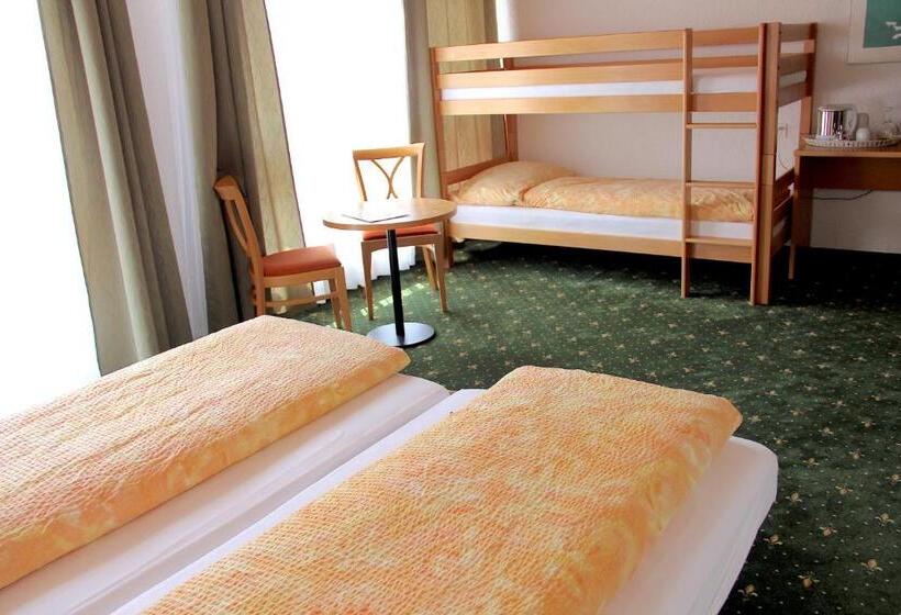 Quarto Familiar Deluxe, Eigerblick