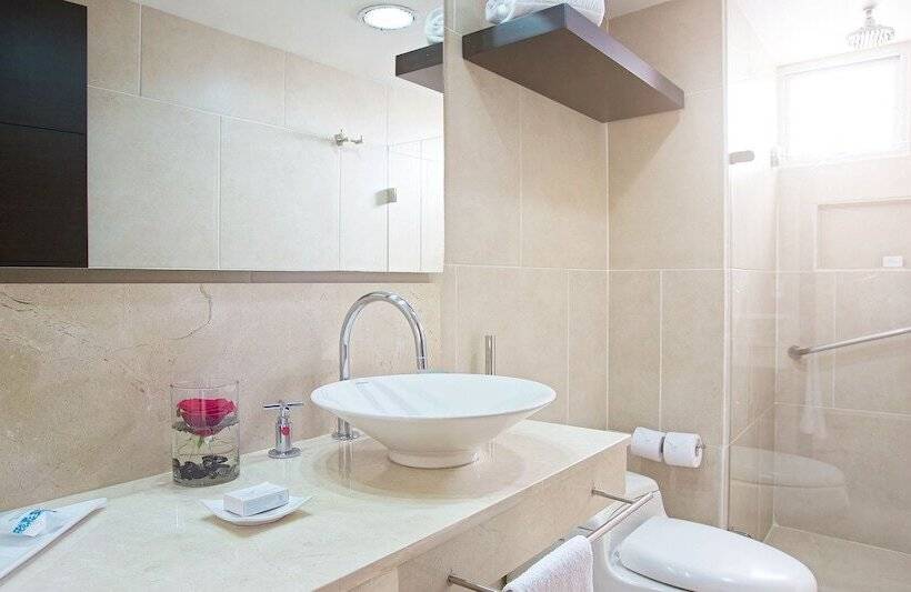 اتاق سوپریور با چشمانداز جانبی دریا, Capilla Del Mar