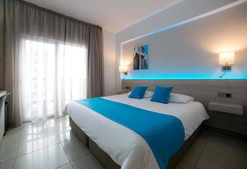 اتاق اساندارد با چشم‌انداز جانبی به دریا, Les Palmiers Beach Boutique Hotel & Luxury Apartments