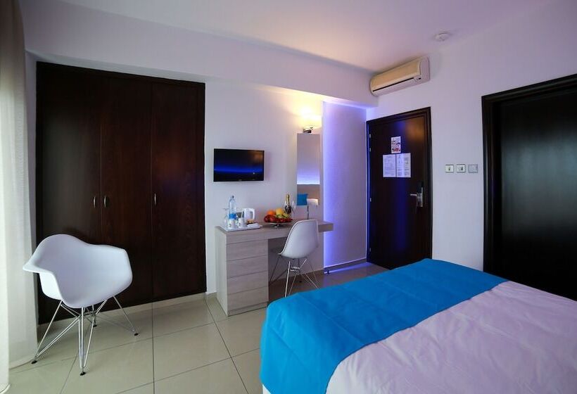 اتاق استاندارد سه نفره با چشم‌انداز کنار دریا, Les Palmiers Beach Boutique Hotel & Luxury Apartments