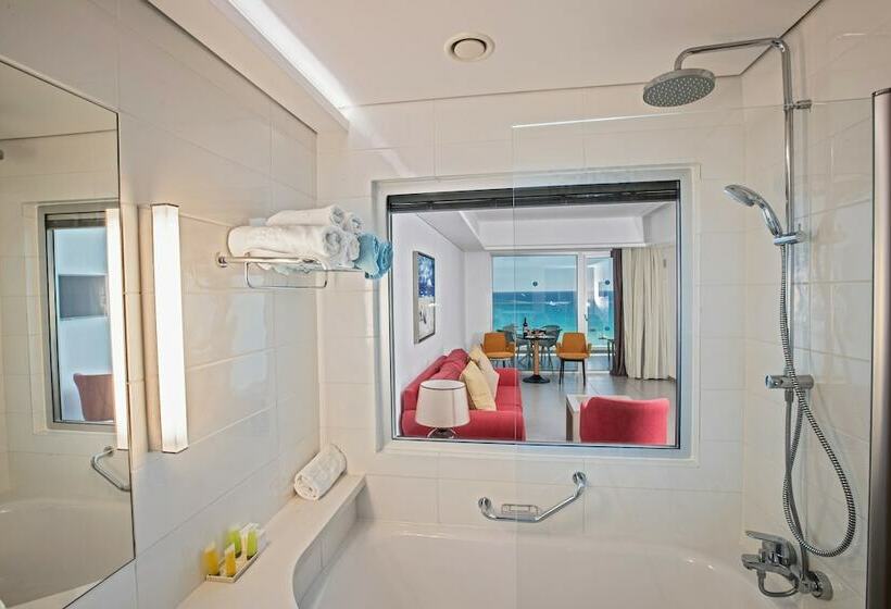 Люкс Deluxe Вид на Море, Vassos Nissi Plage Hotel & Spa