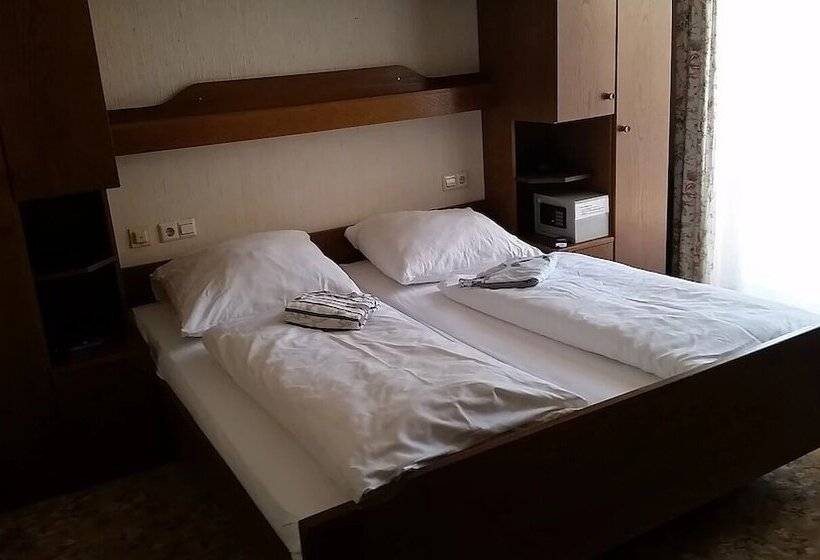 Номер Стандарт, Hostel Zum Löwen