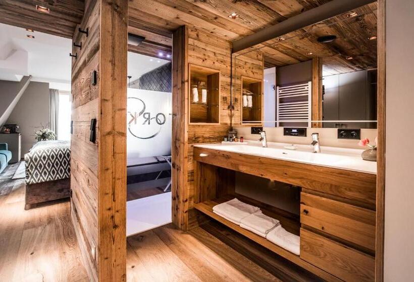 Полулюкс Вид на Озеро, Restaurant Spa Torkel