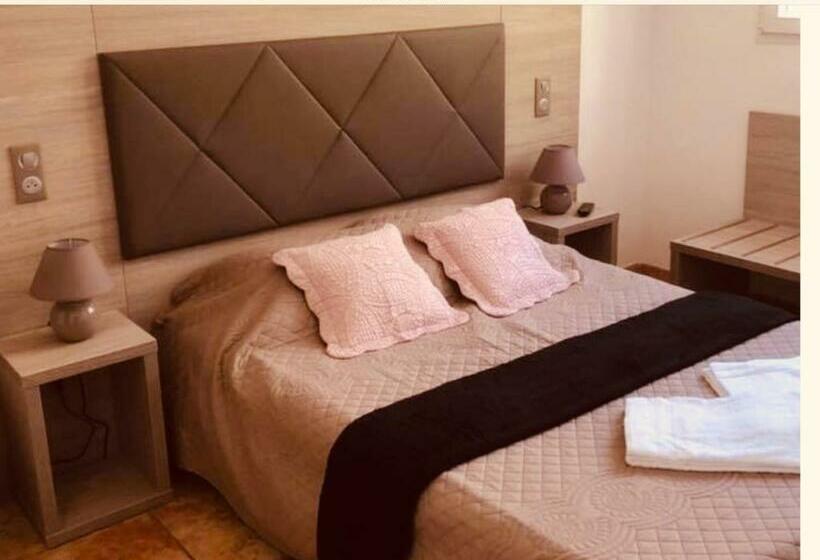 Номер Стандарт Трехместный, Hôtel   Pub Le Petit Bosquet