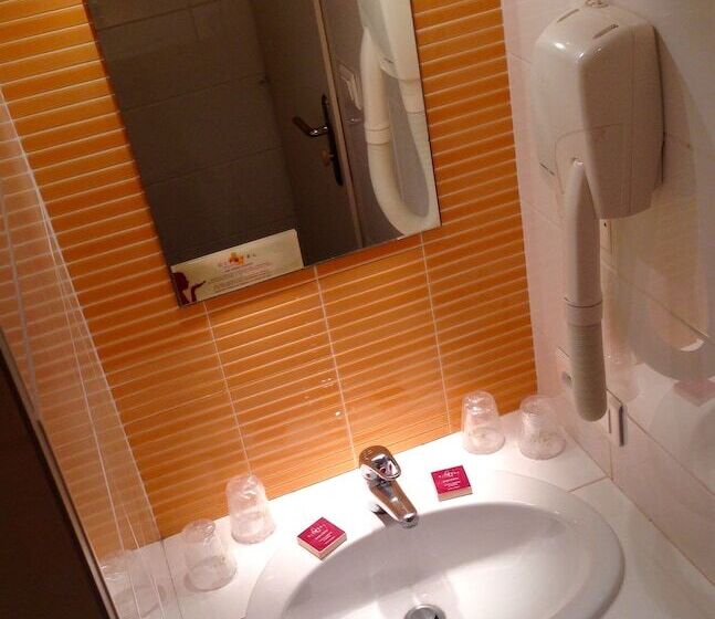Семейный Номер, Amerique Hotel Palavas   Piscine   Plage