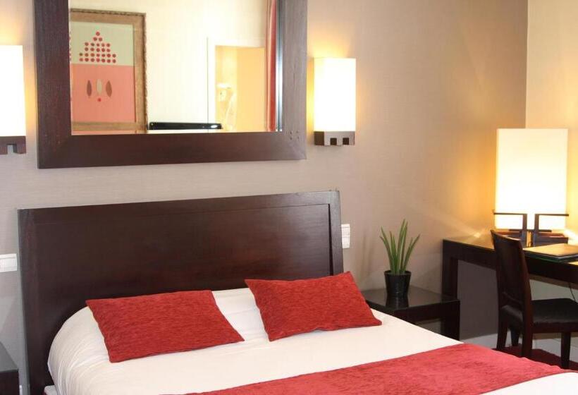 Номер Стандарт, Hostellerie Du Chapeau Rouge