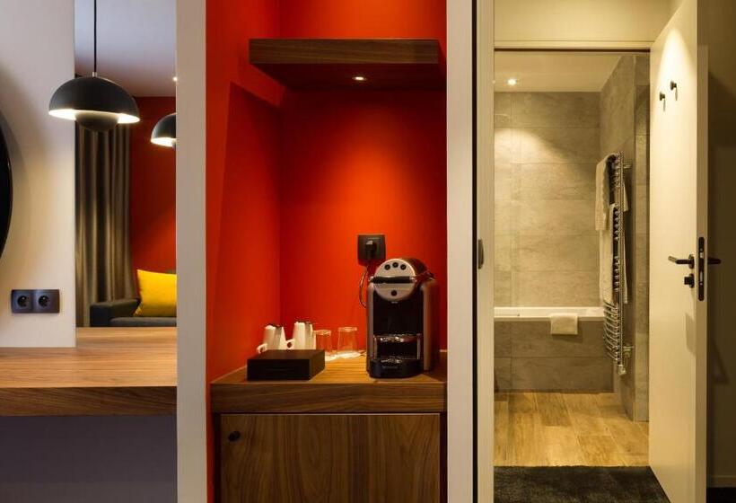 Полулюкс, Hostellerie Du Chapeau Rouge