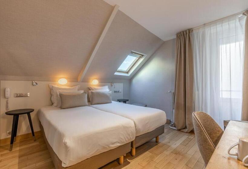 Pokój Standard Trzyosobowy, Kyriad Saint Malo Centre Plage
