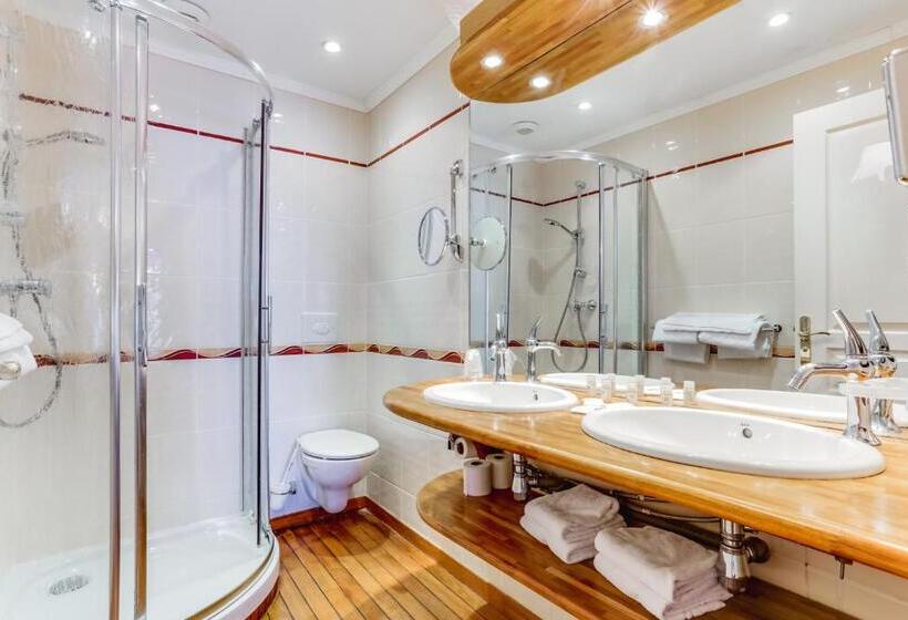 Четырехместный Номер Стандарт Вид на Море, Kyriad Saint Malo Centre Plage