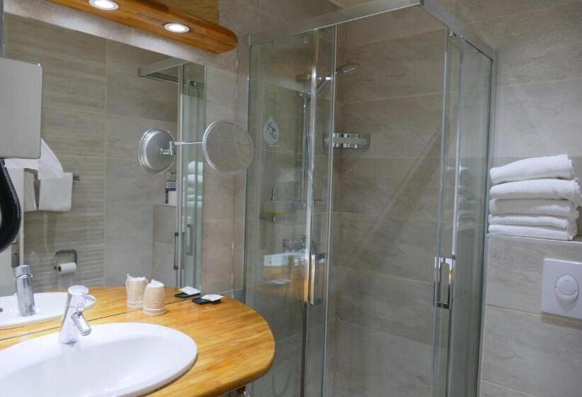 Пятиместный Стандартный Номер, Kyriad Saint Malo Centre Plage