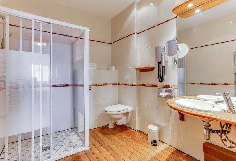 Четырехместный Номер Стандарт Вид на Море, Kyriad Saint Malo Centre Plage