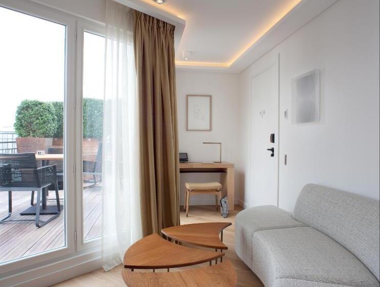 سوییت جونیور, Marignan Champs Elysees