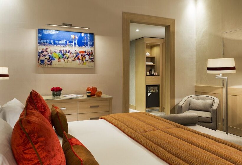 Номер Deluxe Вид на Море, Hôtel Barrière L Hôtel Du Golf