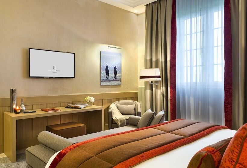 Номер Deluxe Вид на Море, Hôtel Barrière L Hôtel Du Golf