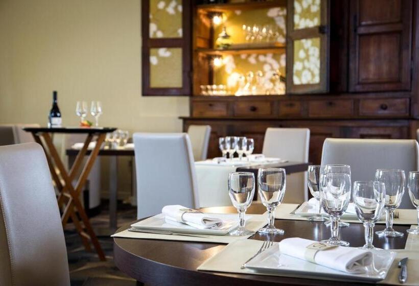 Номер Стандарт Трехместный, Logis Hotels Grand Hotel D Orléans