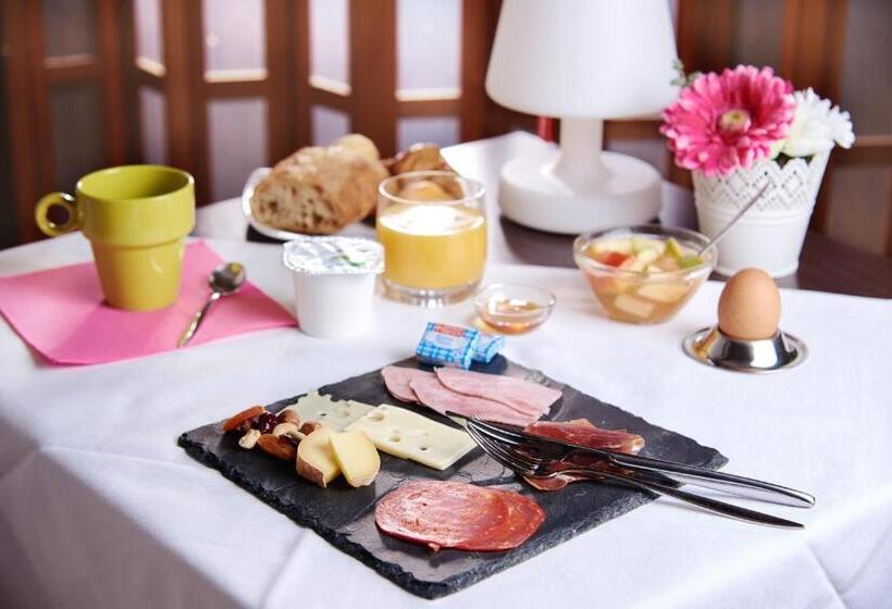 Номер Стандарт, Logis Hotels Grand Hotel D Orléans