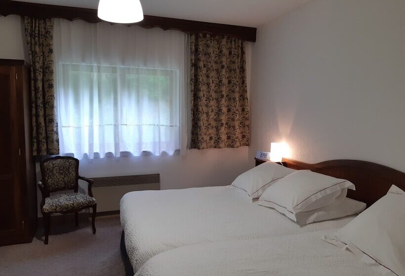 Номер Стандарт Трехместный, Spa & Restaurant Logis Domaine Langmatt
