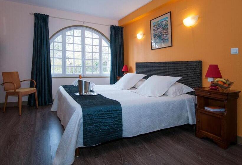 Номер Стандарт Адаптированный для Инвалидов, Logis Hôtel Restaurant Le Coq Hardi