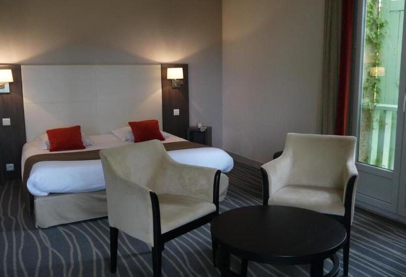 Номер Престиж, Logis Hôtels  Hôtel Et Restaurant Domaine De Fompeyre
