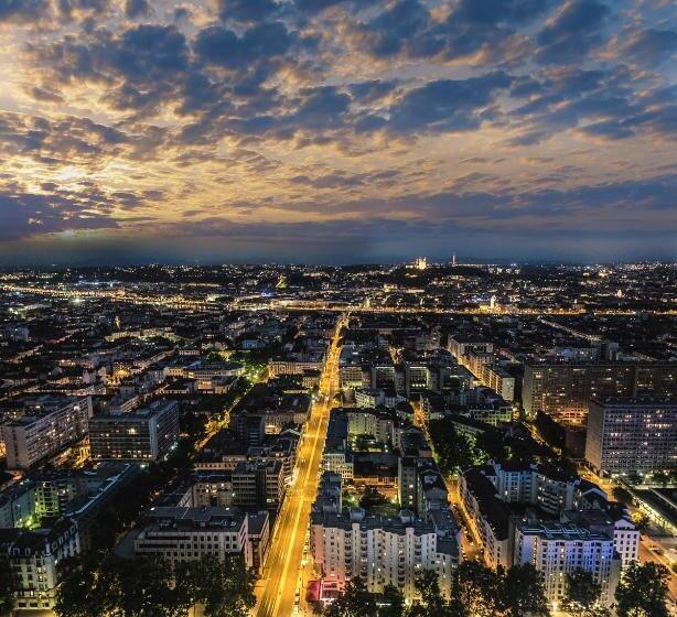 سوییت با چشم‌انداز پانوراما, Radisson Blu Hotel, Lyon
