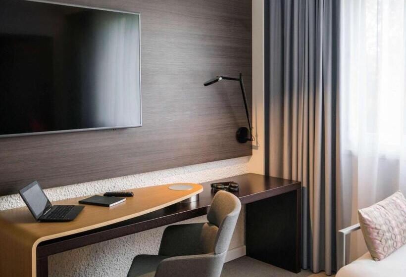 Номер Комфорт, Novotel Saclay