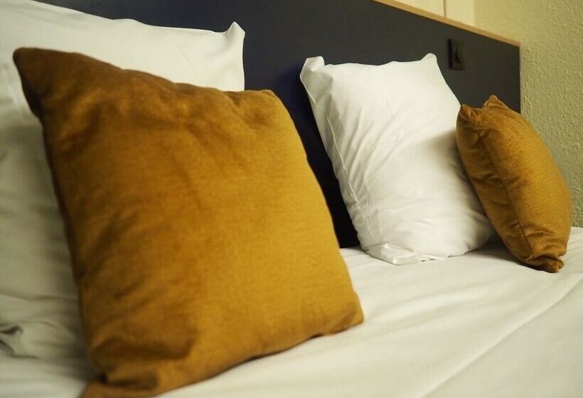 Номер Стандарт, The Originals City, Hotel Central Parc, Oyonnax